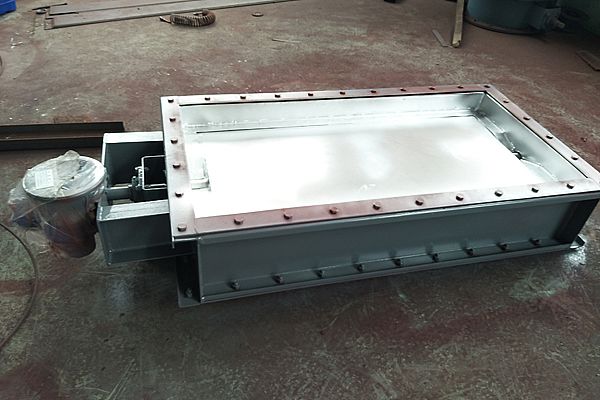 矩形擋板門(寬14M)制作完工,車間一覽