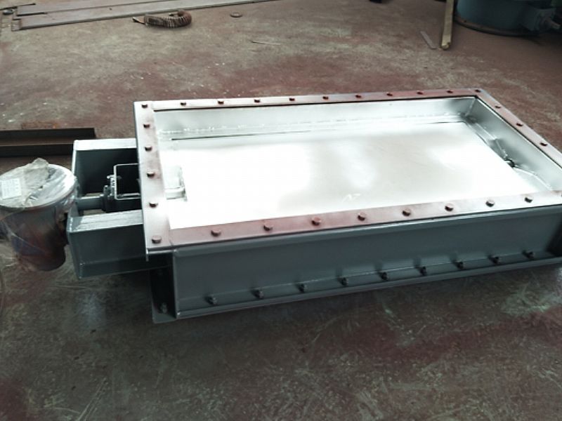 矩形擋板門(寬14M)制作完工,車間一覽