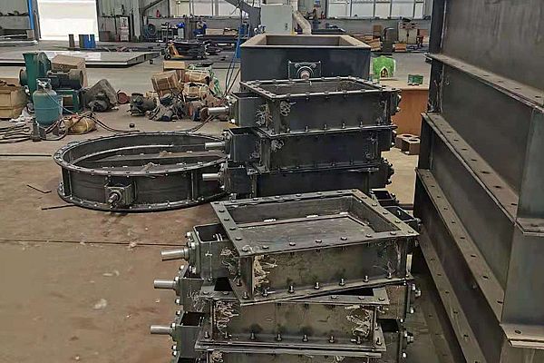 制作中的半成品擋板門，快來(lái)瞧一瞧